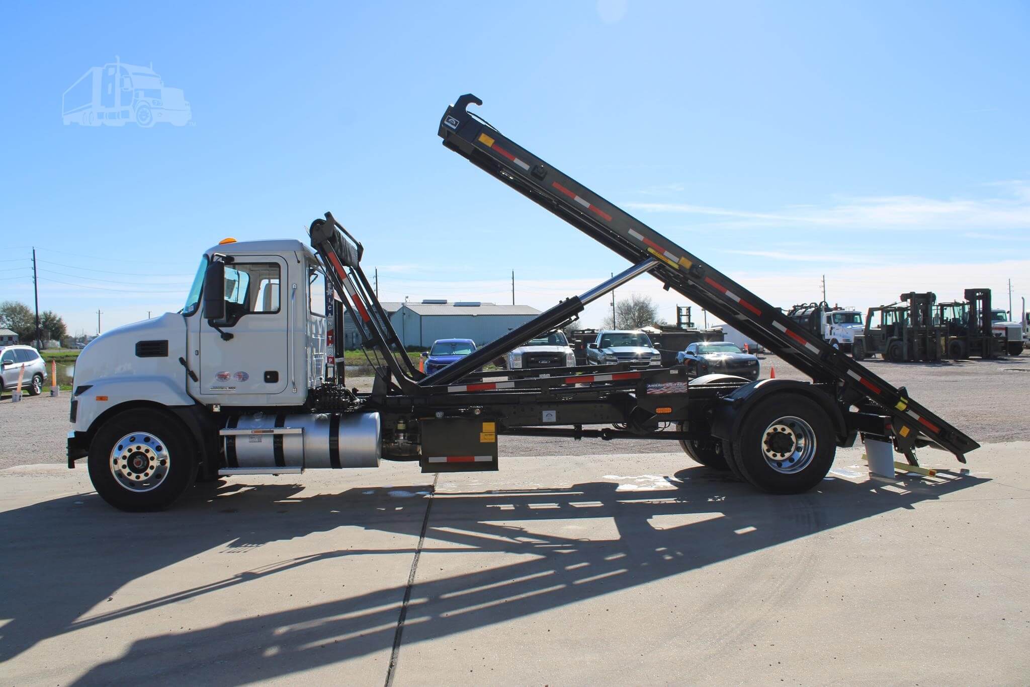 2025 MACK MD7 - Roll-Off Garbage Trucks