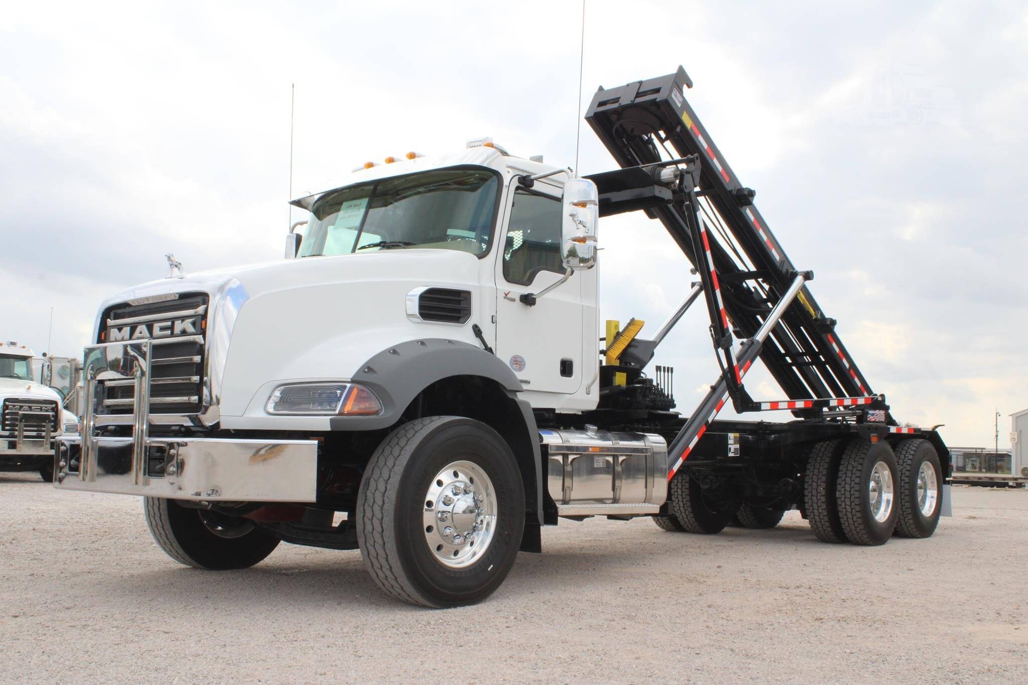 2026 MACK GRANITE - Roll-Off Garbage Trucks