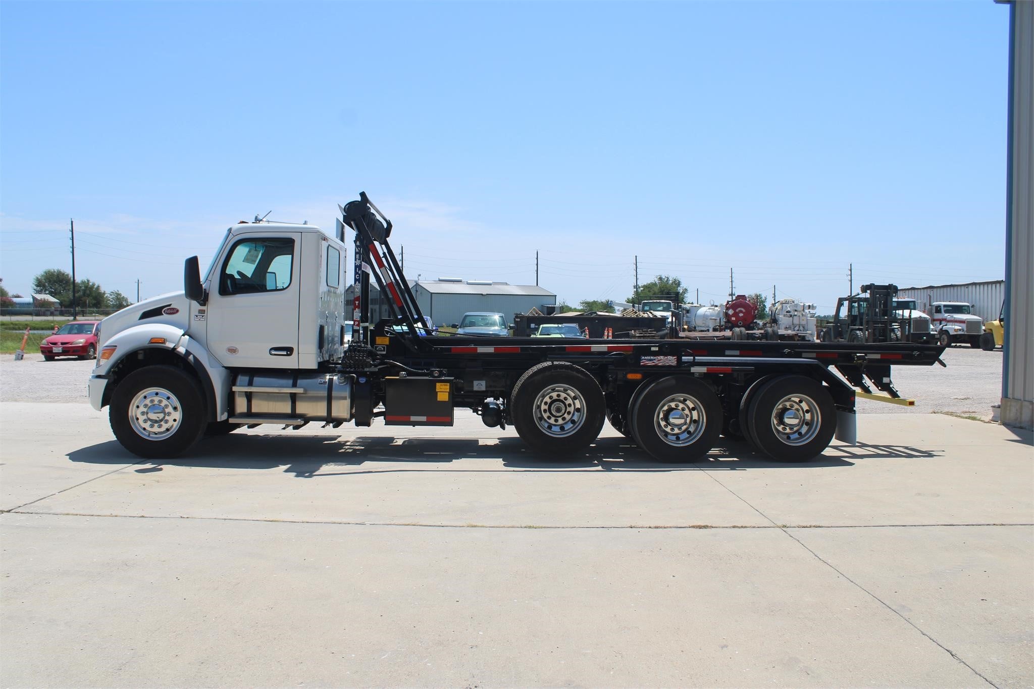 Roll-Off Garbage Trucks