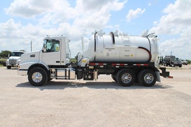 Vacuum / Industrial Tank Trucks